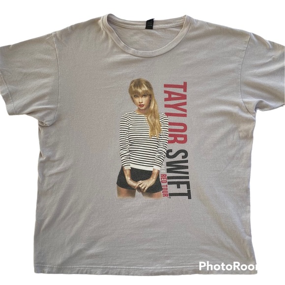 Taylor Swift Tops - Taylor Swift Red Tour Concert T-shirt